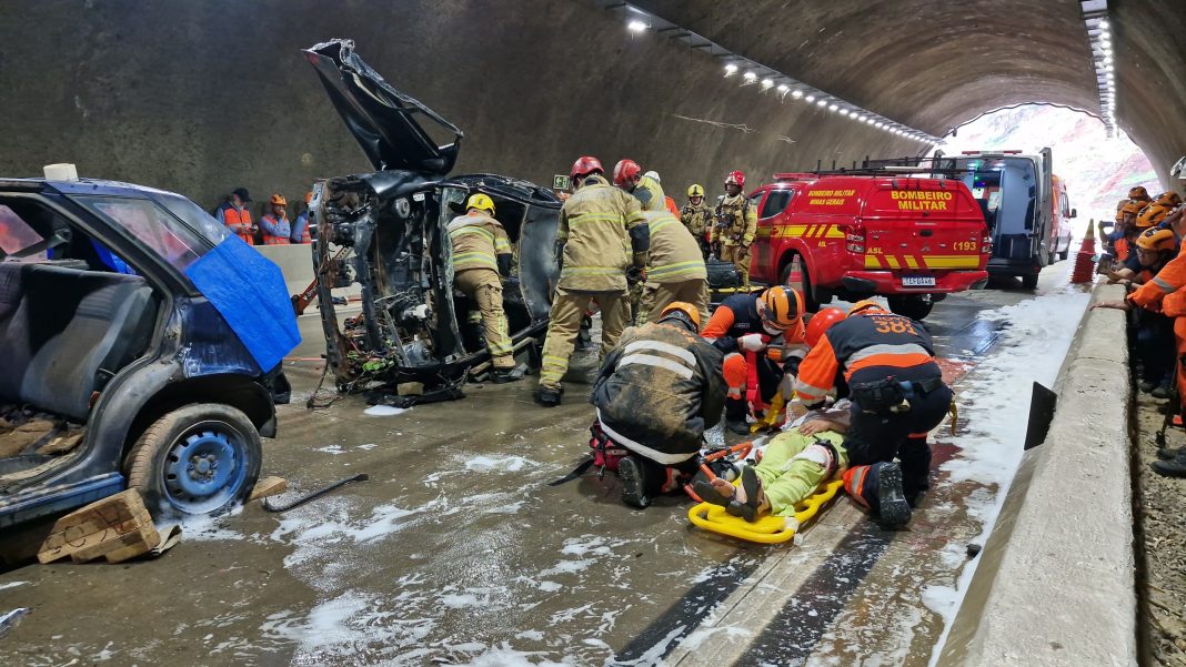 Simulação Simulação na BR-381, em Nova União, vai reproduzir acidente entre dois carros e um caminhão com produtos químicos para testar o atendimento a emergências
