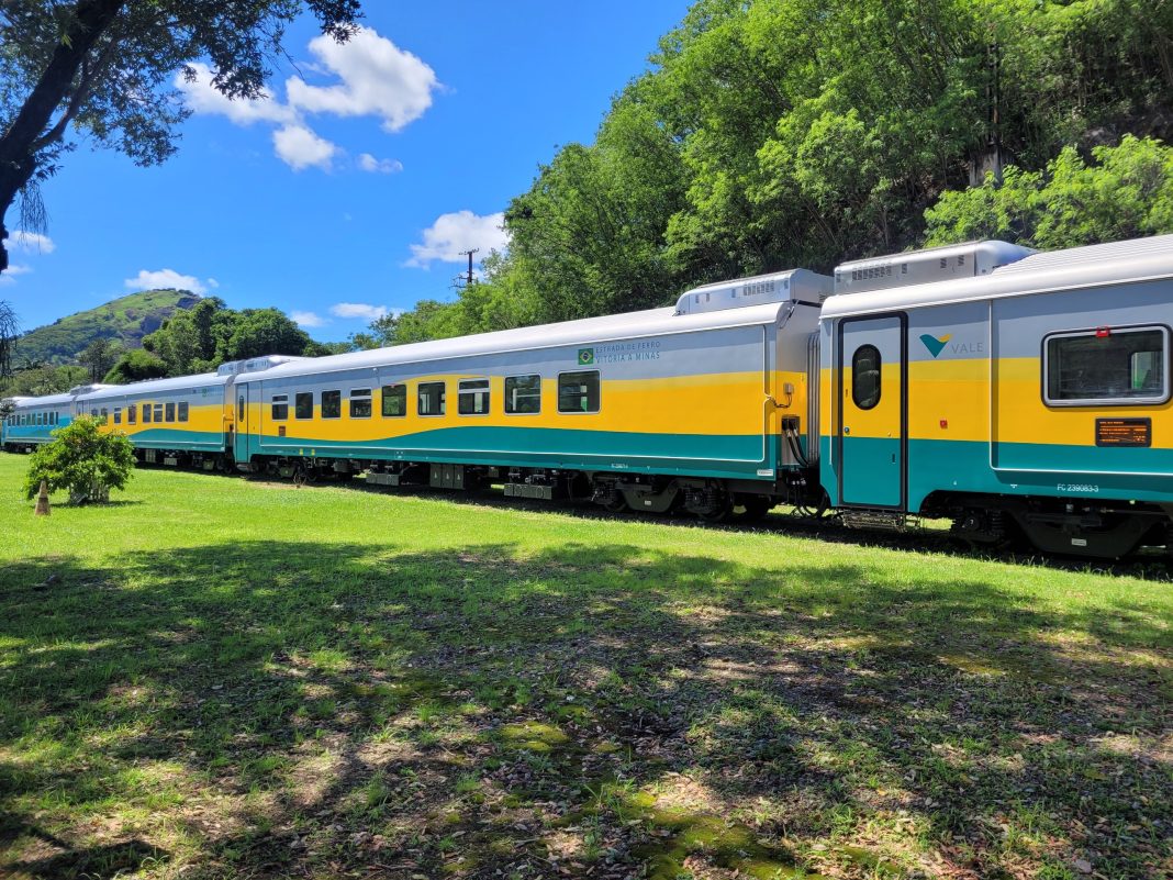 Trem de Férias da Vale já vende passagens para dezembro, com viagens noturnas entre Minas Gerais e Espírito Santo e atualização do sistema em novembro