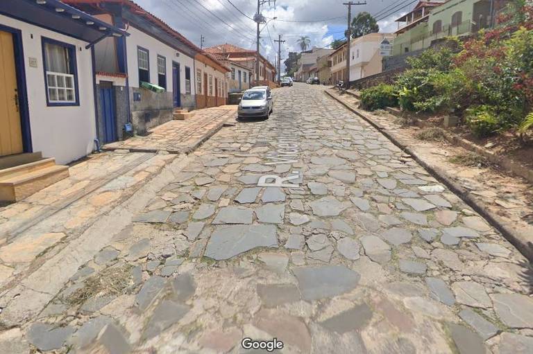 asfalto-diamantina MPF aciona a Justiça para pedir a retirada do asfalto sobre calçamento histórico de Diamantina e solicita projeto de recuperação em 60 dias.