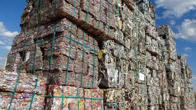 Reciclagem de alumínio ganha importância diante do déficit global de 647 mil toneladas e da previsão de alta de 40% na demanda até 2030